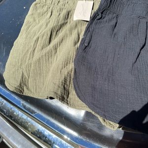 2 pairs of women shorts NWT XXL just to short for me black and green with pocket